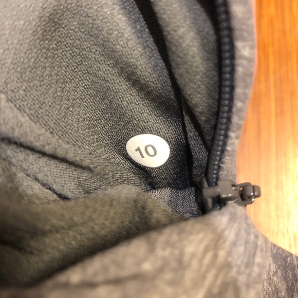 Lululemon gray half zip - Picture 8 of 8